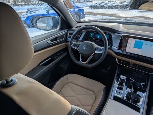 Certified 2025 Volkswagen Atlas Cross Sport SE image 9