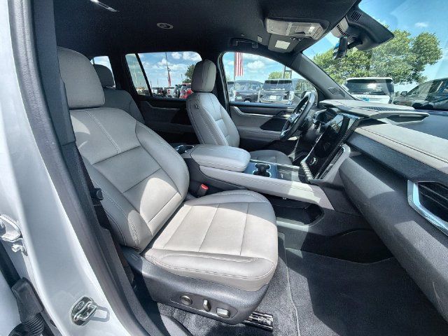 Certified 2026 GMC Acadia Elevation w/ Elevation Premium Package FWD image 27