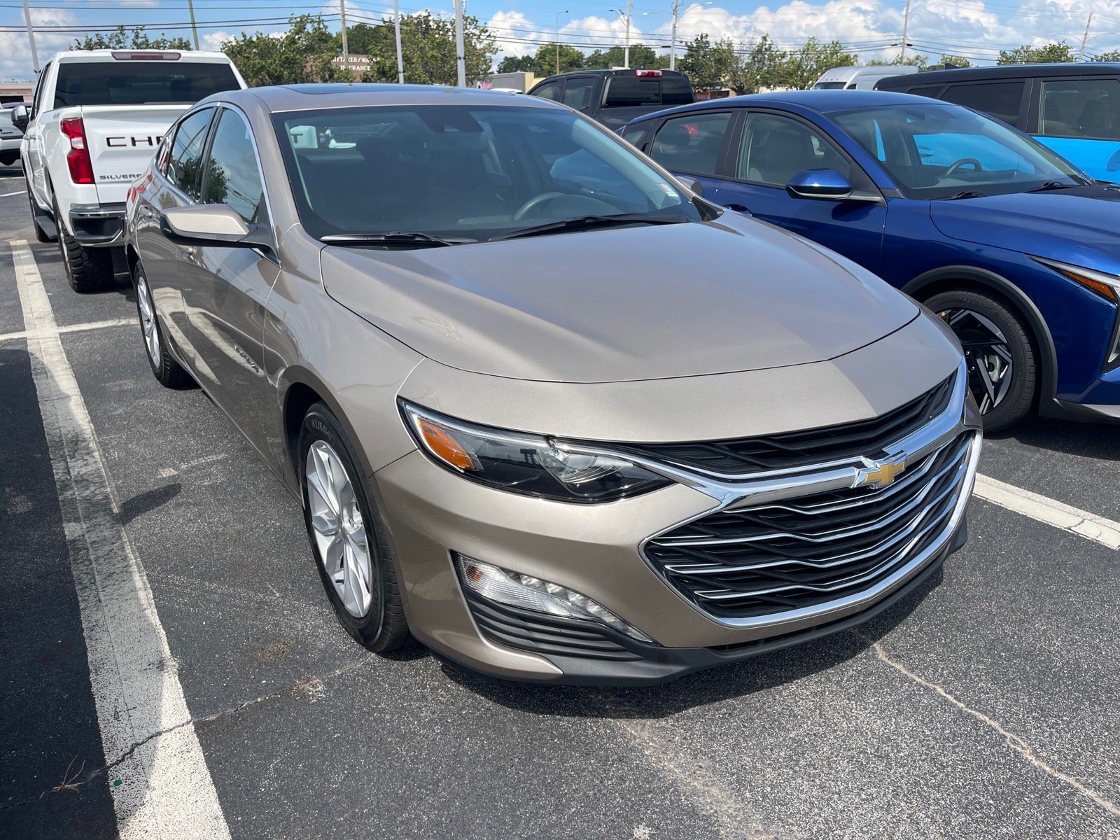 Used 2024 Chevrolet Malibu LT FWD image 3