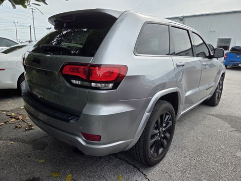 Used 2021 Jeep Grand Cherokee Laredo X RWD image 3