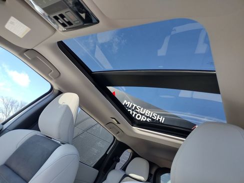 New 2026 Mitsubishi Outlander SE AWD/4WD image 3