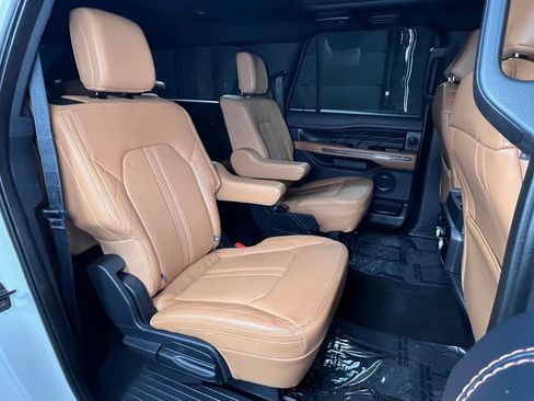 Used 2024 Ford Expedition Max Platinum AWD/4WD image 24