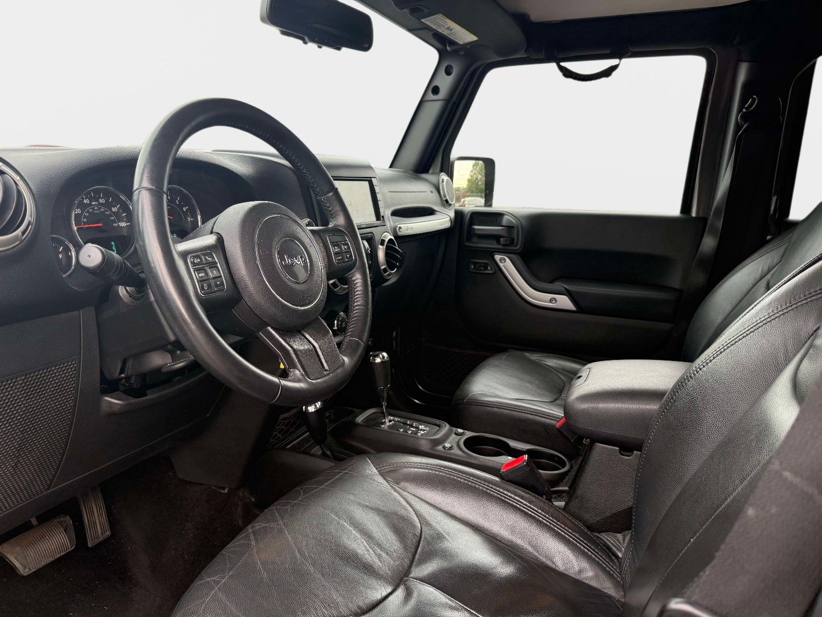 Used 2017 Jeep Wrangler Unlimited Sahara w/ Connectivity Group AWD/4WD image 8