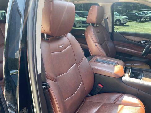 Used 2018 Cadillac Escalade Luxury RWD image 43