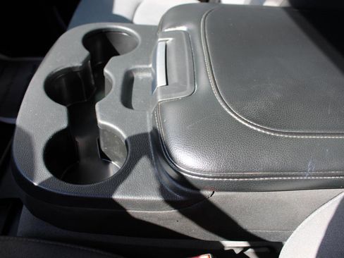 Used 2021 RAM 1500 Classic SLT RWD image 28