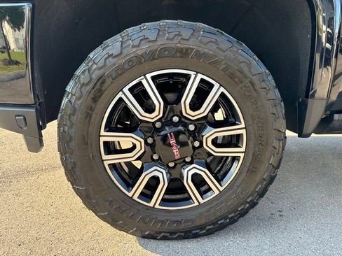 Used 2022 GMC Sierra 2500 AT4 w/ AT4 Premium Plus Package AWD/4WD image 28