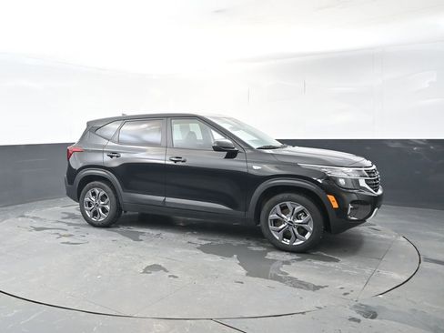 Used 2024 Kia Seltos LX image 7