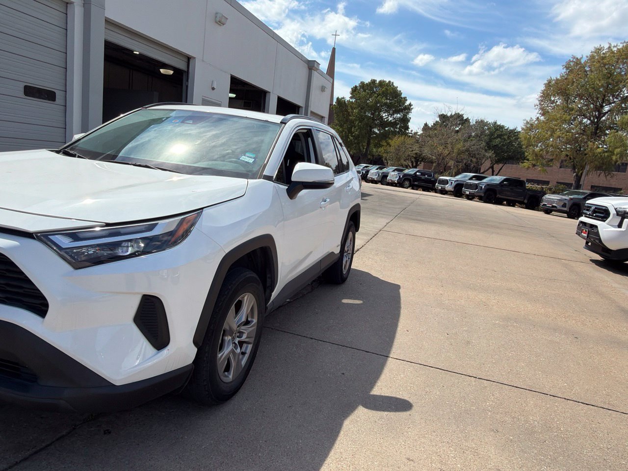 Used 2022 Toyota RAV4 XLE w/ Convenience Package AWD/4WD image 1
