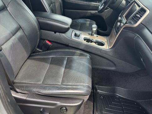 Used 2015 Jeep Grand Cherokee Limited w/ Luxury Group II AWD/4WD image 26