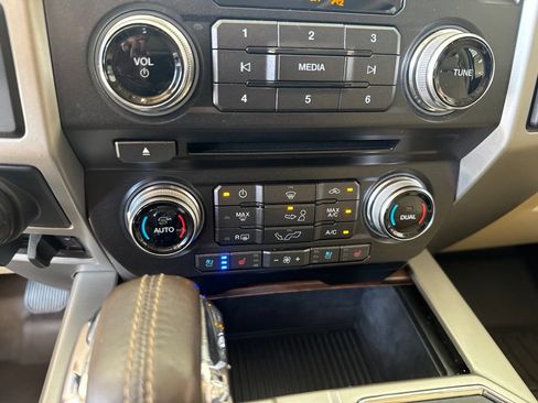 Used 2018 Ford F150 Lariat w/ Equipment Group 502A Luxury AWD/4WD image 12
