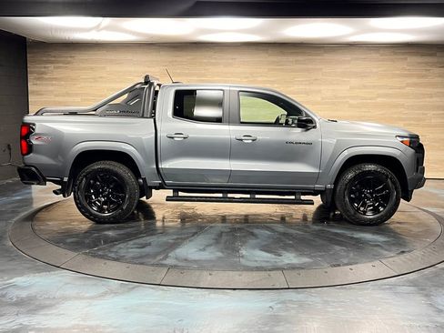 Used 2025 Chevrolet Colorado Z71 w/ Midnight Edition image 28