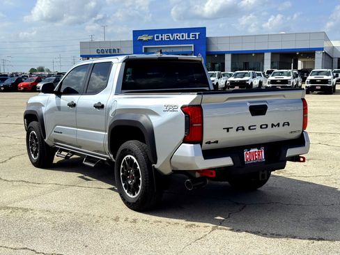 Used 2024 Toyota Tacoma TRD Off-Road image 10