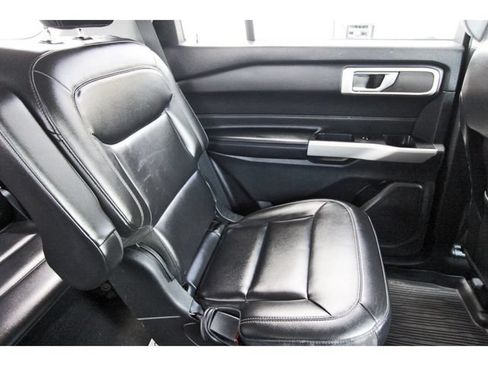 Used 2022 Ford Explorer XLT w/ Equipment Group 202A RWD image 10