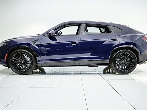 Used 2025 Lamborghini Urus SE AWD/4WD image 3