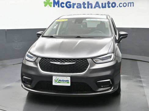 Used 2023 Chrysler Pacifica Touring-L FWD image 6