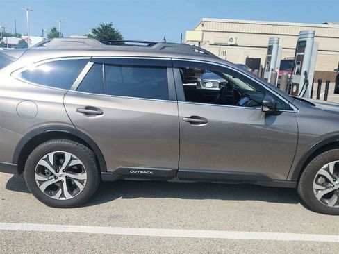 Used 2022 Subaru Outback Limited XT AWD/4WD image 3