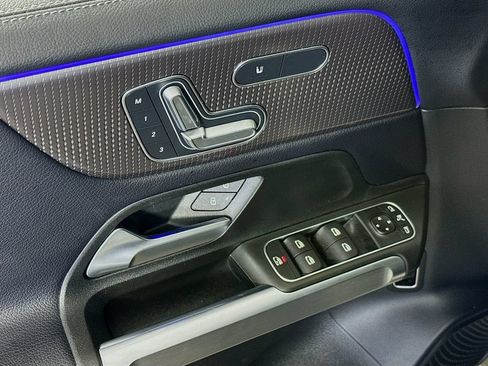 Used 2022 Mercedes-Benz GLB 250 image 17