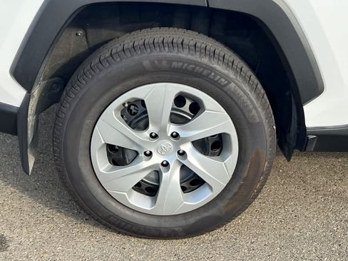 Used 2022 Toyota RAV4 LE AWD/4WD image 20