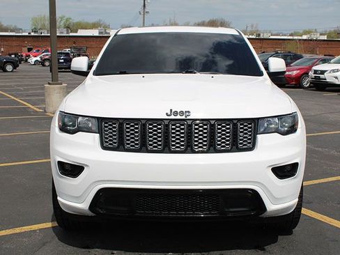 Used 2021 Jeep Grand Cherokee Laredo X image 3