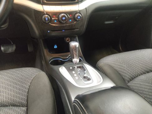 Used 2019 Dodge Journey SE FWD image 26
