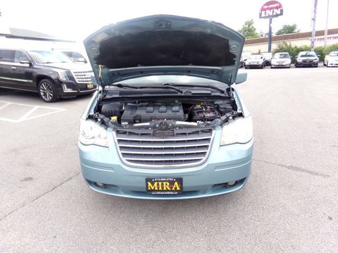 Used 2010 Chrysler Town & Country Touring FWD image 28