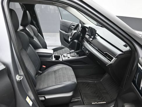 Used 2023 Mitsubishi Outlander SE FWD image 36