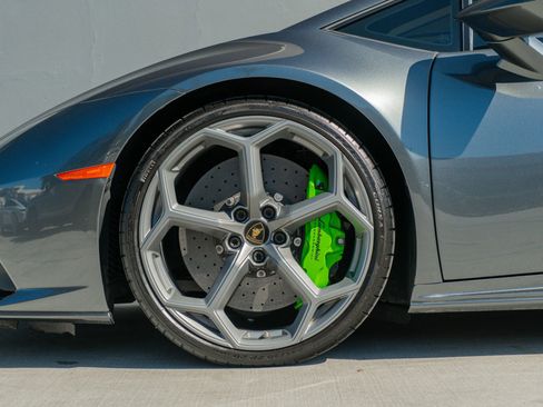 Used 2020 Lamborghini Huracan EVO image 15