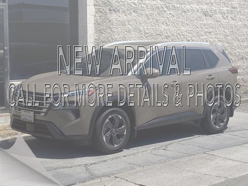 Used 2025 Nissan Rogue SV w/ SV Premium Package AWD/4WD image 1