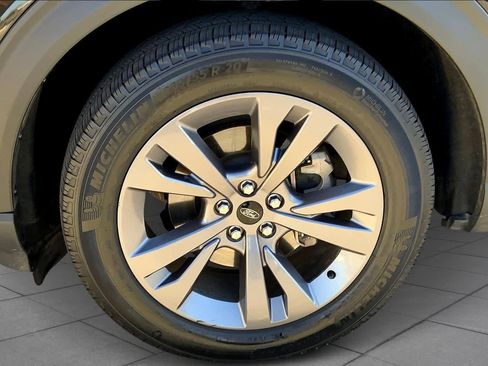 Used 2022 Ford Explorer XLT w/ Equipment Group 202A image 10