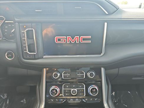 Used 2021 GMC Yukon XL Denali AWD/4WD image 25