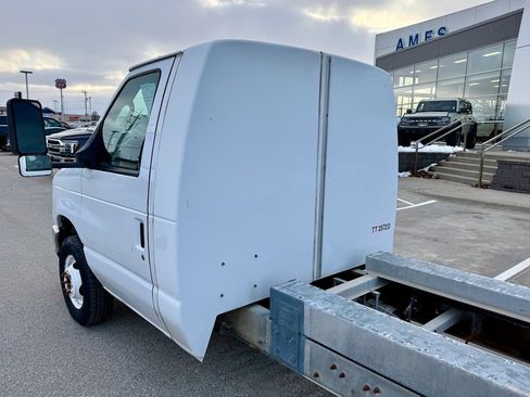 Used 2011 Ford E-450 and Econoline 450 Super Duty image 11