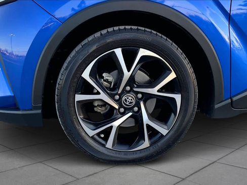 Used 2022 Toyota C-HR XLE image 10