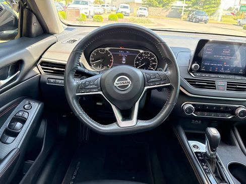 Certified 2022 Nissan Altima 2.5 SR w/ Midnight Edition Package FWD image 13