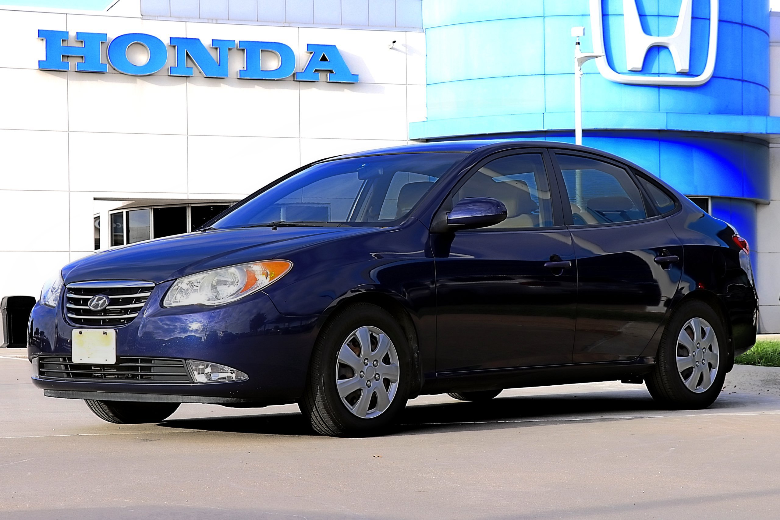 Used 2010 Hyundai Elantra GLS FWD image 1