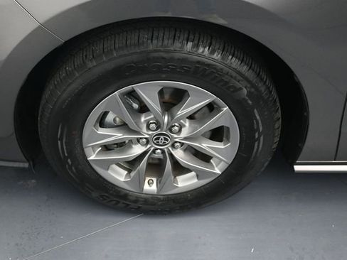Used 2024 Toyota Sienna XLE image 9