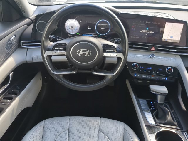 Used 2025 Hyundai Elantra Limited FWD image 14