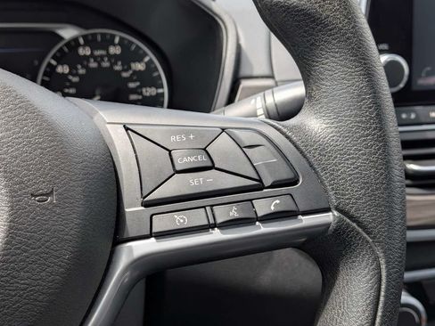 Used 2025 Nissan Altima 2.5 SV FWD image 23