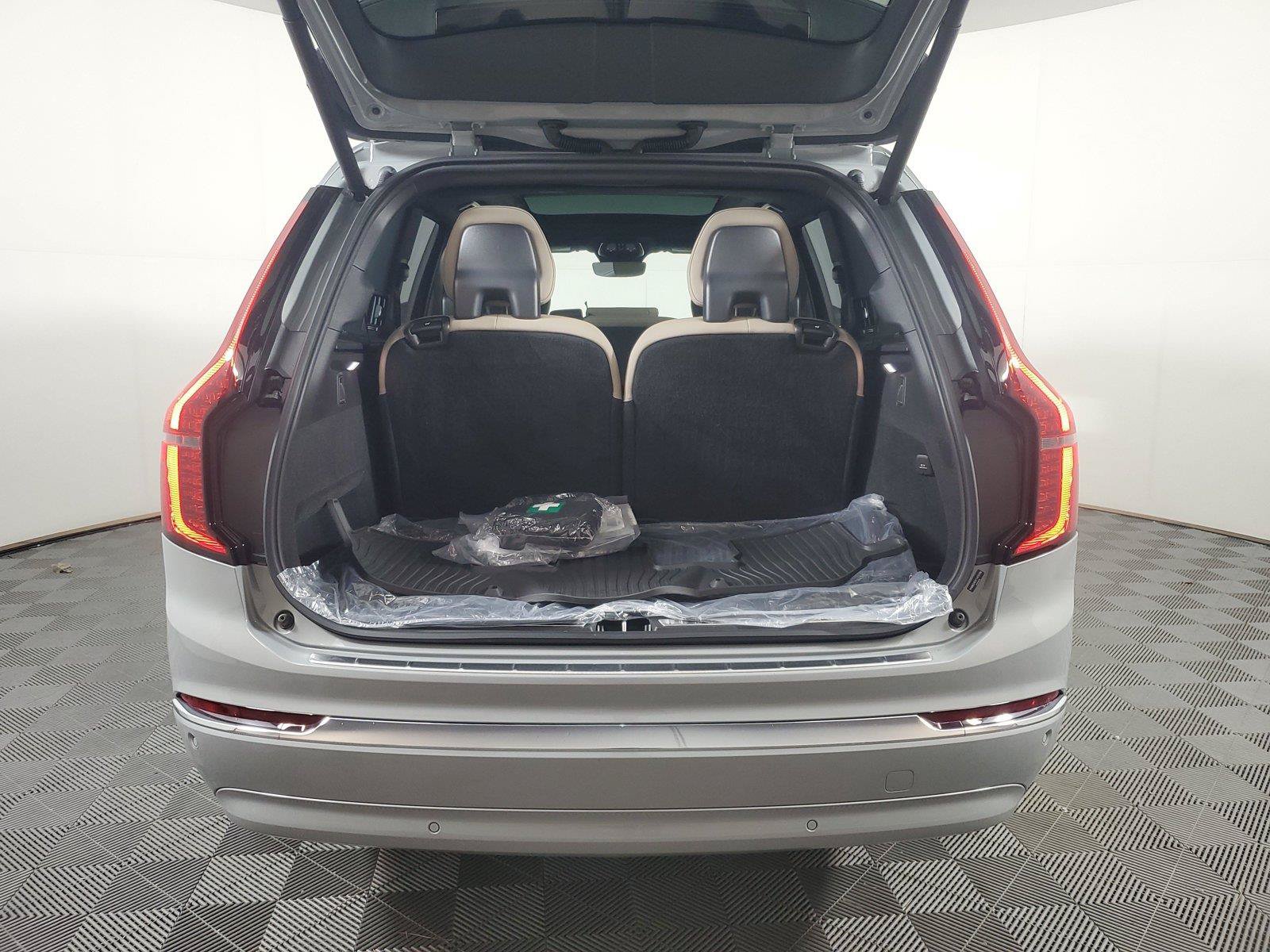 Used 2026 Volvo XC90 B6 Plus w/ Protection Package Premier AWD/4WD image 10