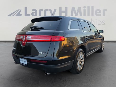 Used 2019 Lincoln MKT AWD image 5