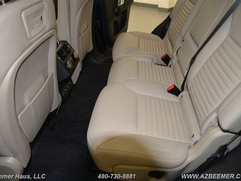 Used 2022 Land Rover Discovery S image 28