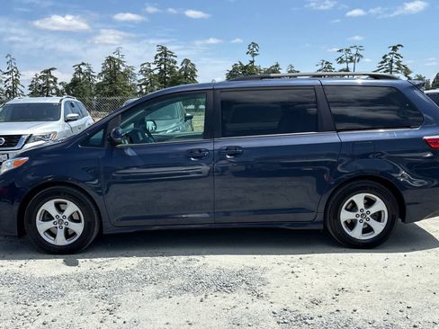 Used 2018 Toyota Sienna LE FWD image 6