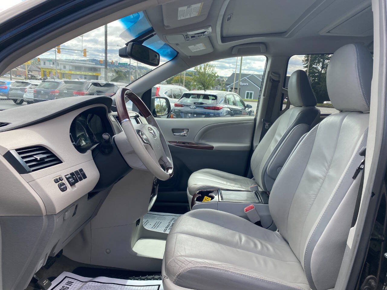 Used 2012 Toyota Sienna Limited w/ Premium Pkg AWD/4WD image 9