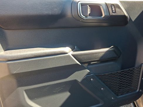 Used 2025 Ford Bronco Badlands image 12