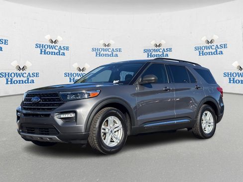 Used 2021 Ford Explorer XLT w/ Equipment Group 202A image 2