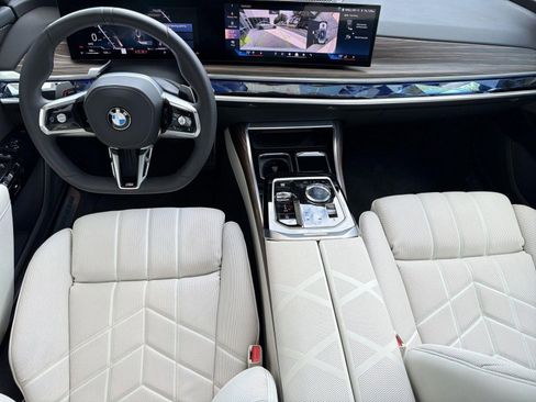 Used 2025 BMW 760i xDrive AWD/4WD image 17