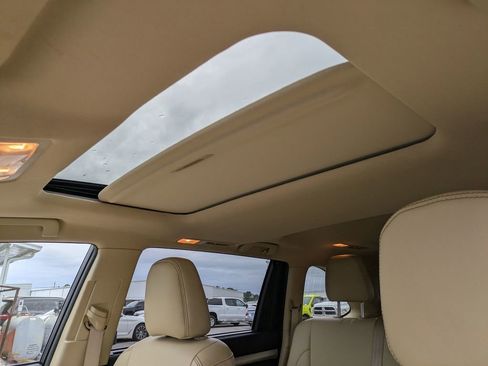 Used 2019 Toyota Highlander SE image 17