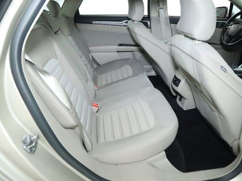 Used 2017 Ford Fusion SE w/ Fusion SE Technology Package image 31