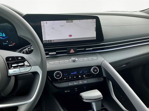 Used 2024 Hyundai Elantra SEL image 6