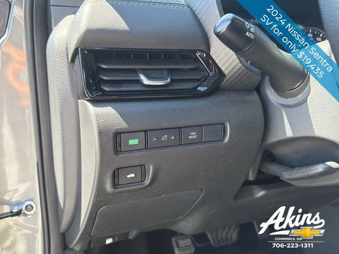 Used 2024 Nissan Sentra SV FWD image 9