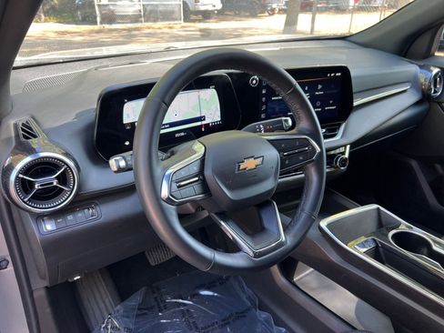 Used 2025 Chevrolet Equinox LT image 32